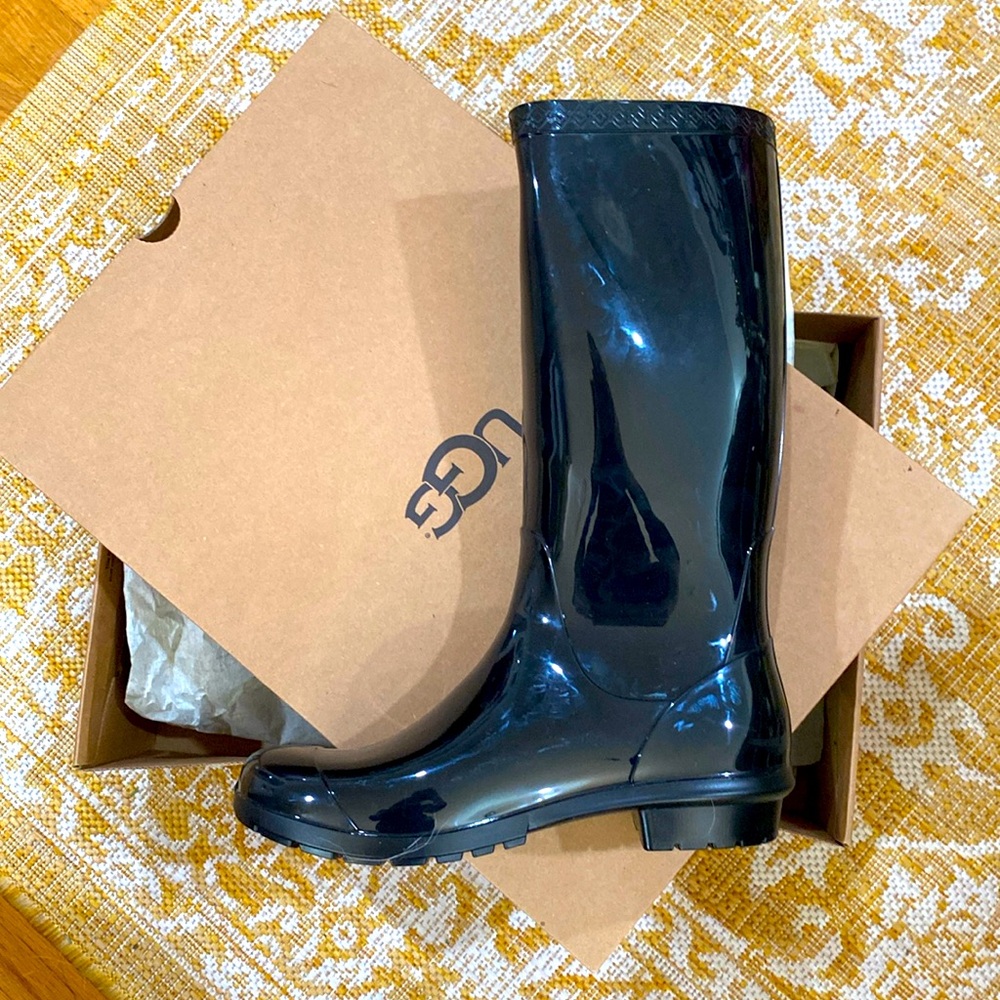 UGG Shaye Rainboot. Brand new in box.
